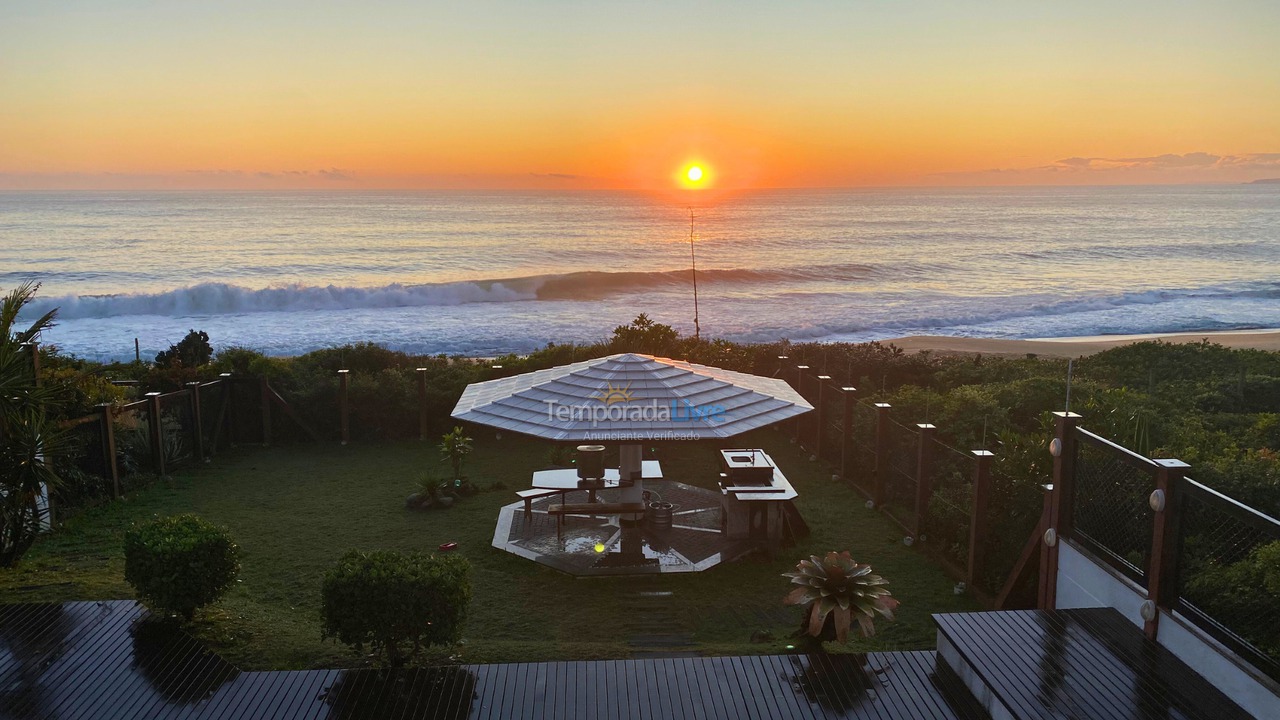 Casa para aluguel de temporada em Balneário Camboriú (Praia do Estaleirinho)