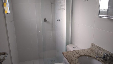 Hay 2 dormitorios, con zona de ocio en Praia Grande en Ubatuba.