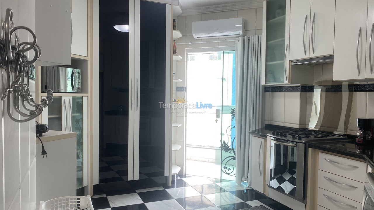 Apartamento para aluguel de temporada em Itapema (Meia Praia)