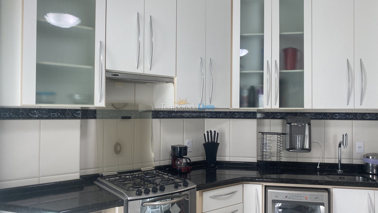 Apartamento para aluguel de temporada em Itapema (Meia Praia)