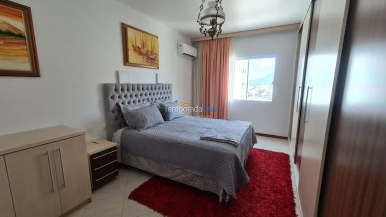 Apartamento para aluguel de temporada em Itapema (Meia Praia)