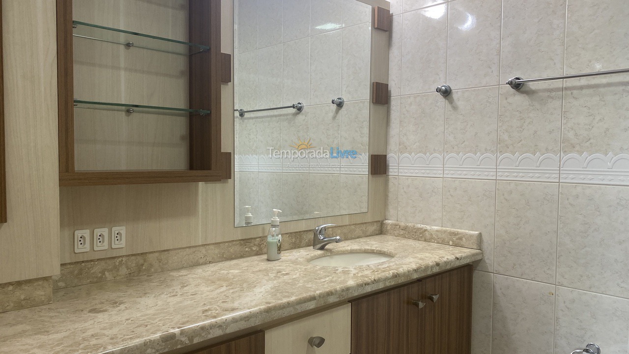 Apartamento para aluguel de temporada em Itapema (Meia Praia)