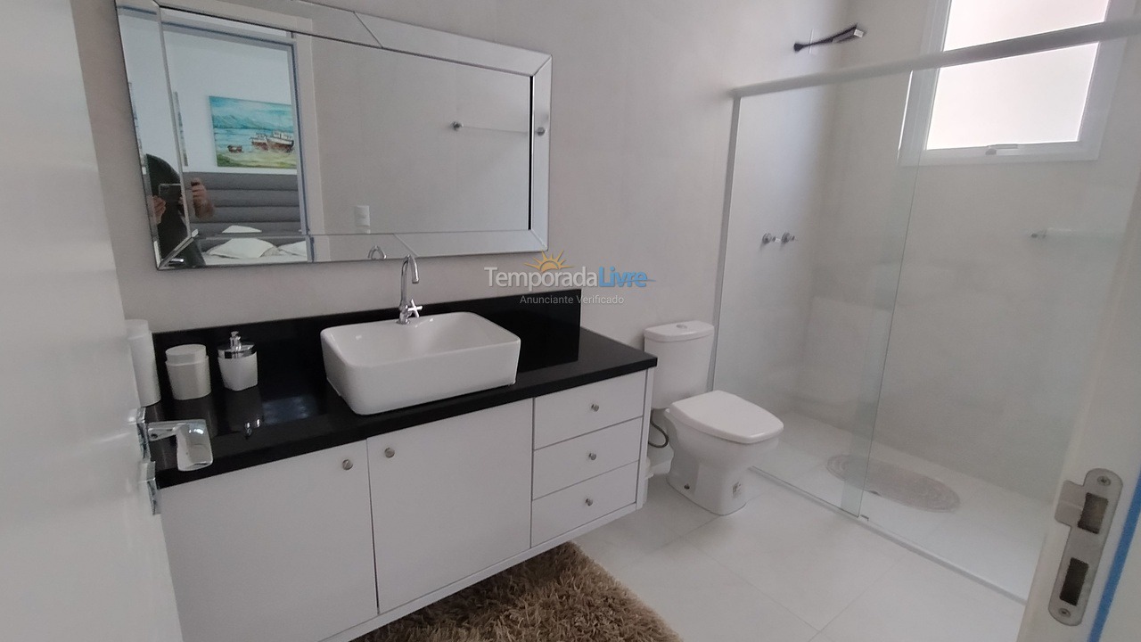 Apartamento para aluguel de temporada em Itapema (Meia Praia)