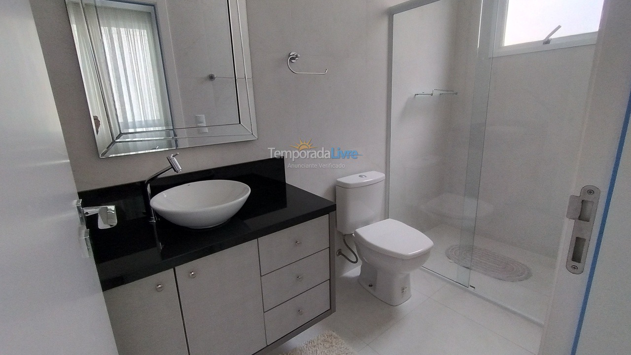 Apartamento para aluguel de temporada em Itapema (Meia Praia)