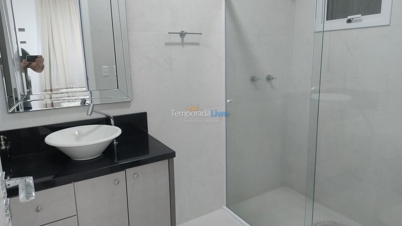 Apartamento para aluguel de temporada em Itapema (Meia Praia)