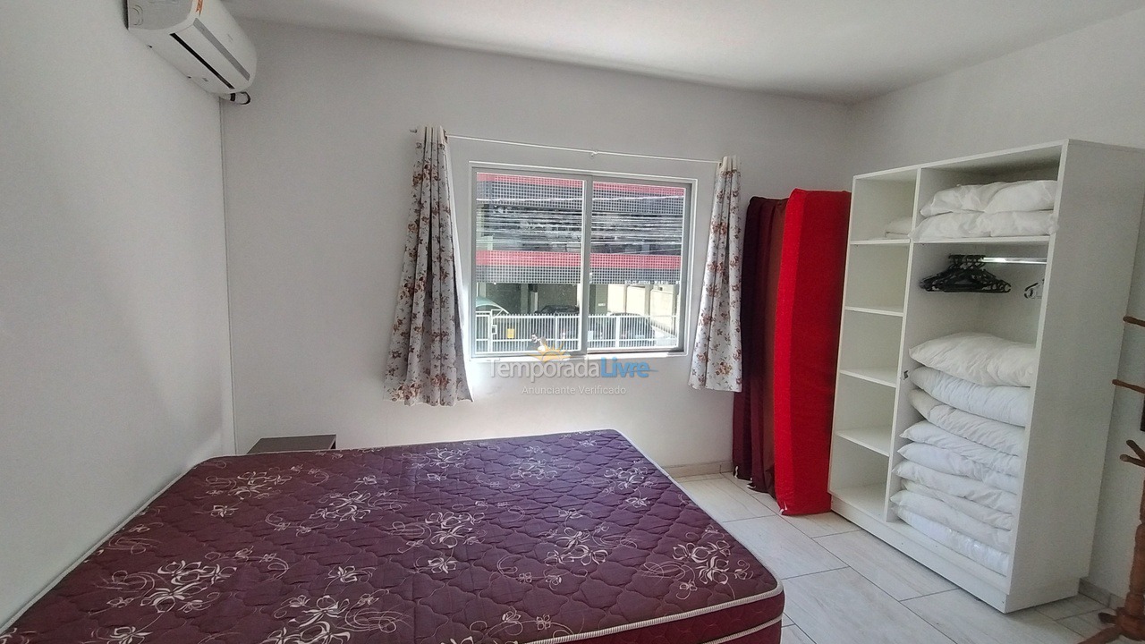 Apartamento para aluguel de temporada em Itapema (Meia Praia)