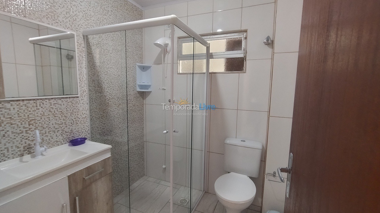 Apartamento para aluguel de temporada em Itapema (Meia Praia)