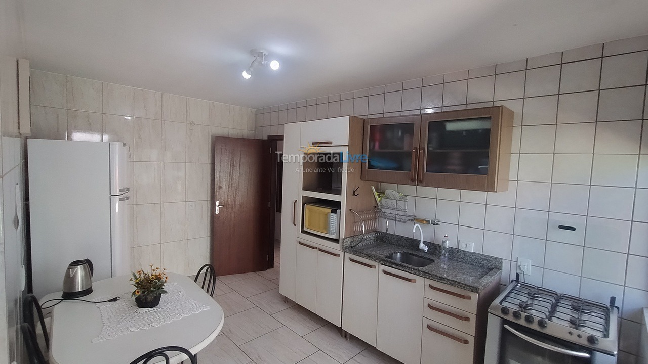 Apartamento para aluguel de temporada em Itapema (Meia Praia)