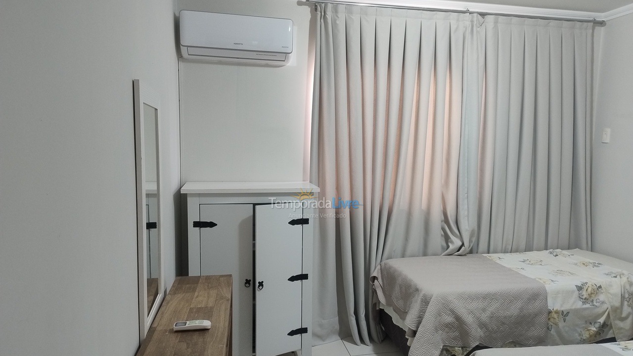 Apartment for vacation rental in Itapema (Meia Praia)