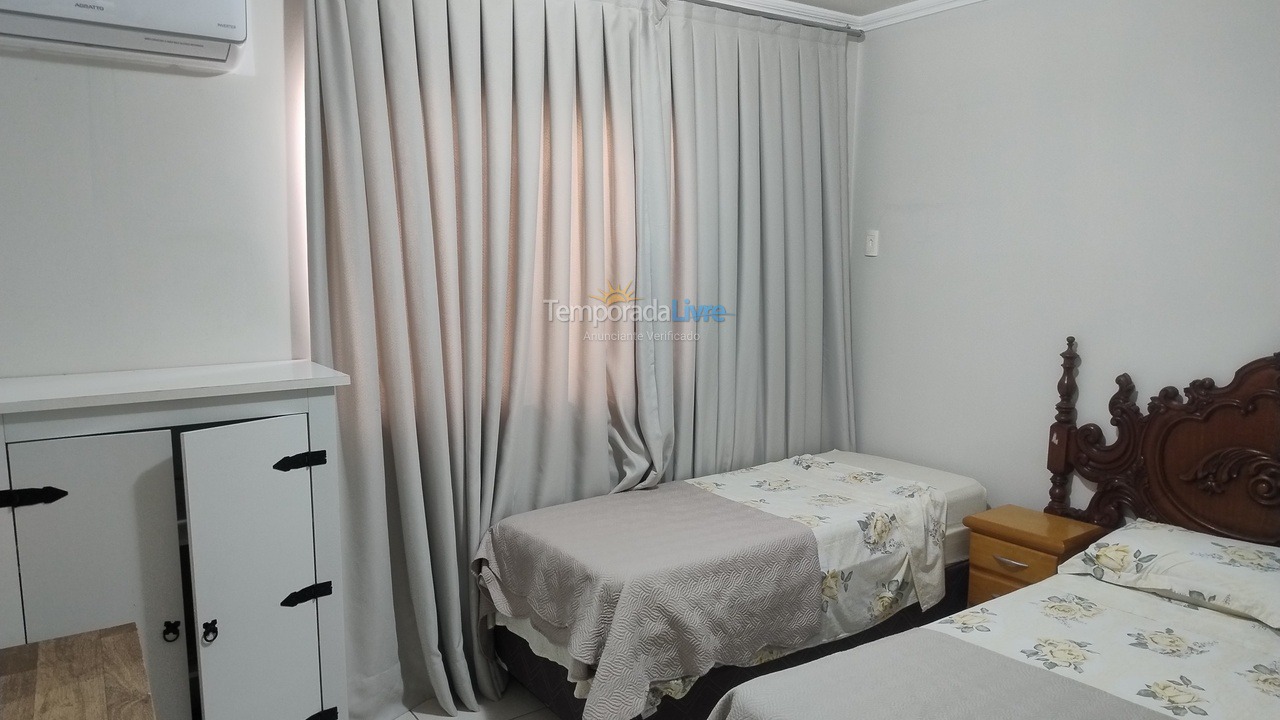 Apartment for vacation rental in Itapema (Meia Praia)