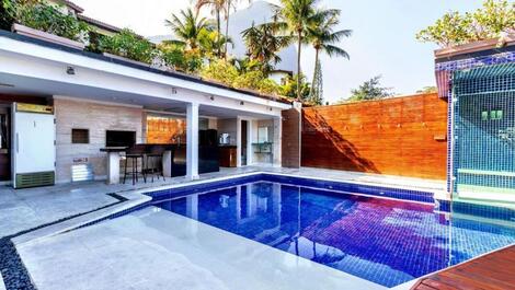 Modern Mansion in Joatinga, Charm and Sophistication with Sea View