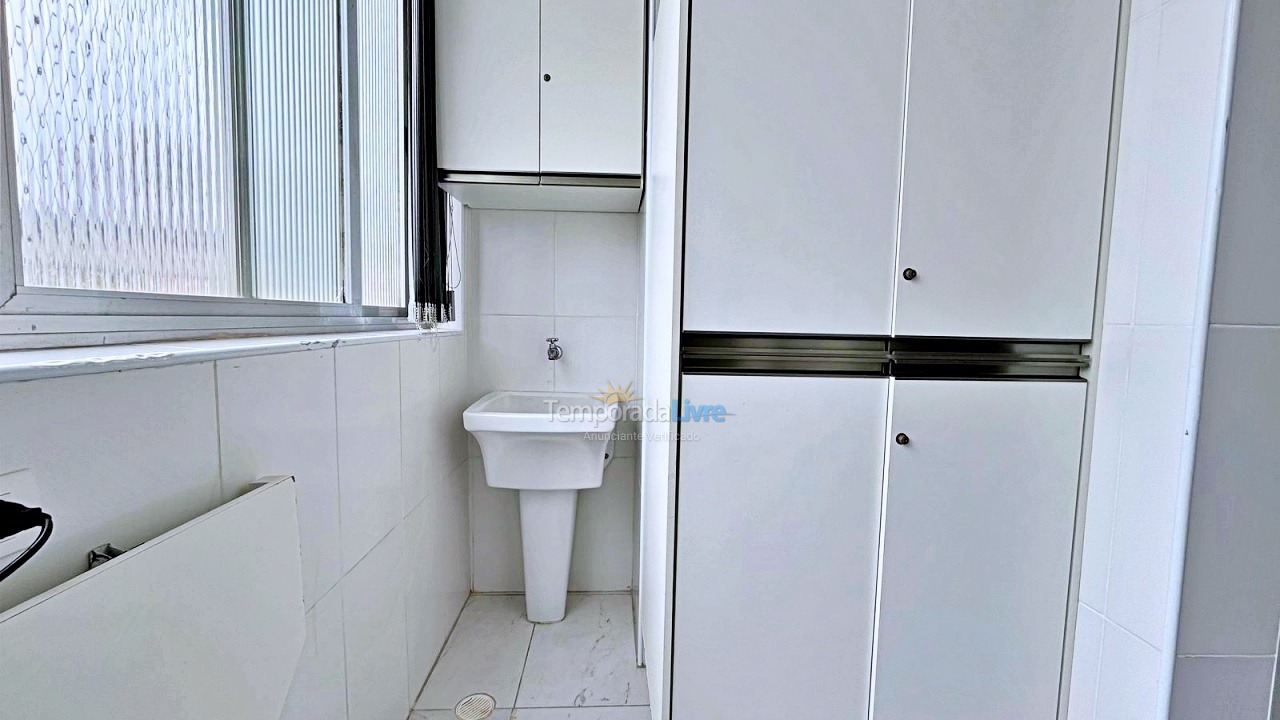 Apartamento para aluguel de temporada em Guarujá (Pitangueiras)