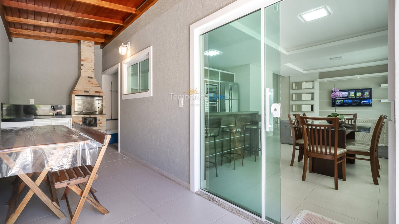 Apartamento para aluguel de temporada em Bombinhas (Canto Grande)