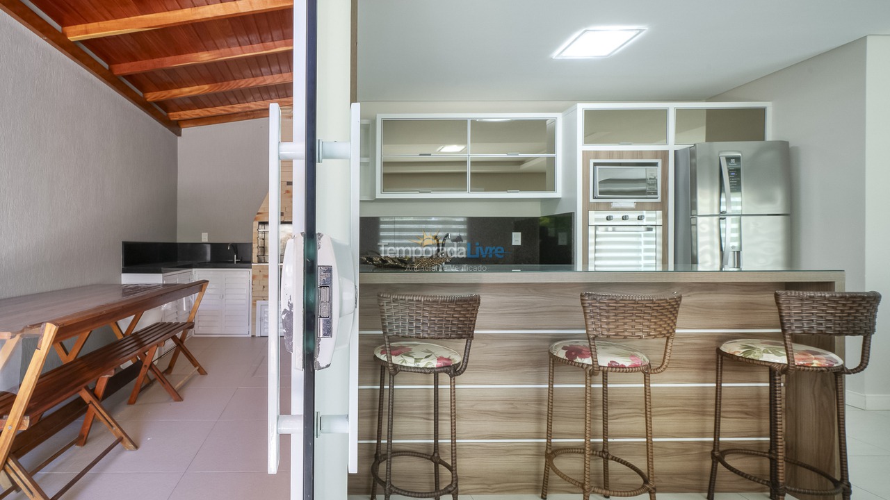 Apartamento para aluguel de temporada em Bombinhas (Canto Grande)