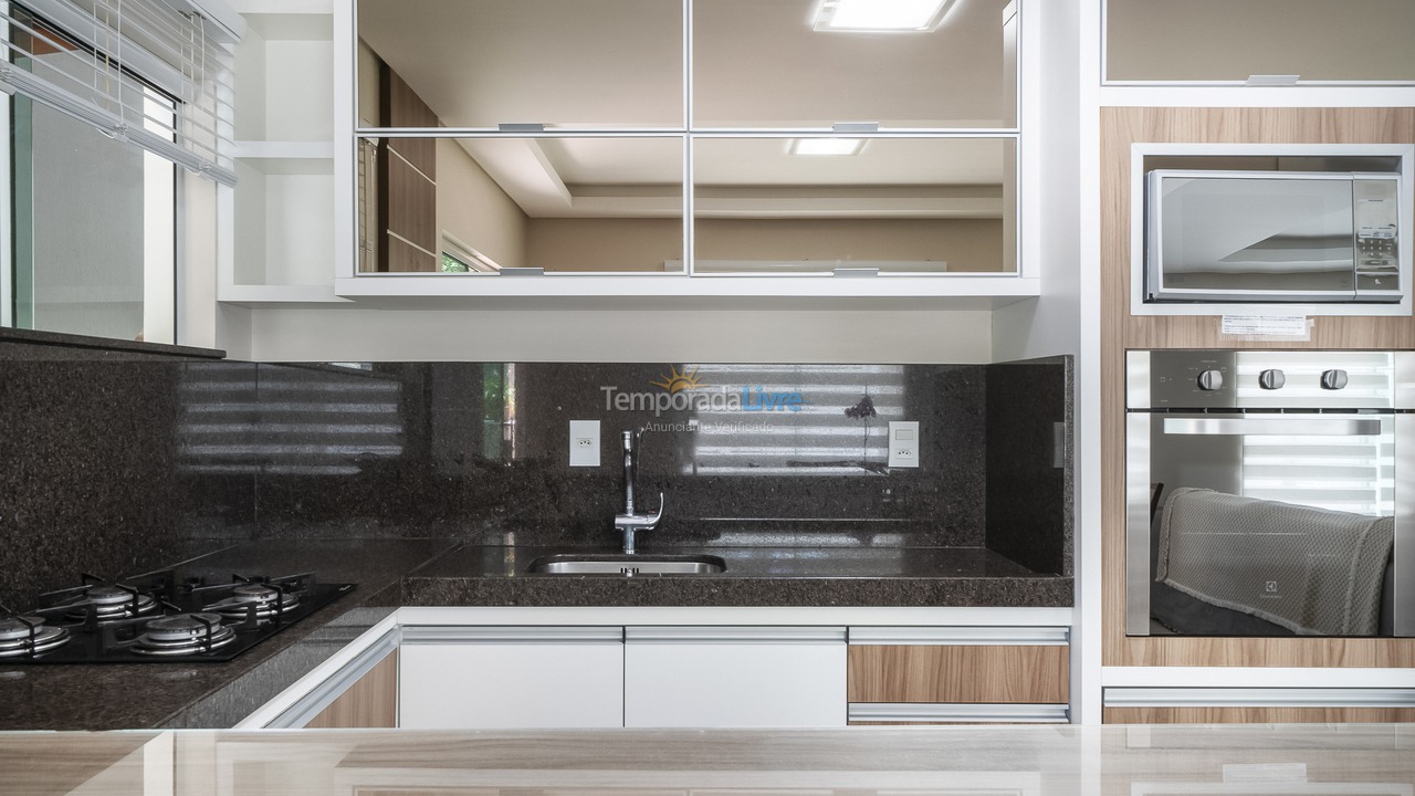 Apartamento para aluguel de temporada em Bombinhas (Canto Grande)