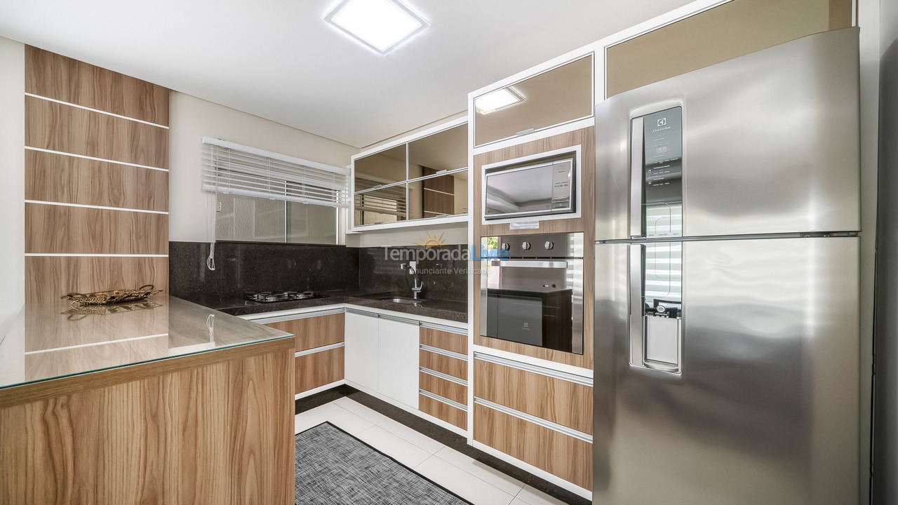 Apartamento para aluguel de temporada em Bombinhas (Canto Grande)