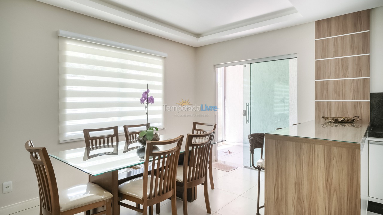 Apartamento para aluguel de temporada em Bombinhas (Canto Grande)