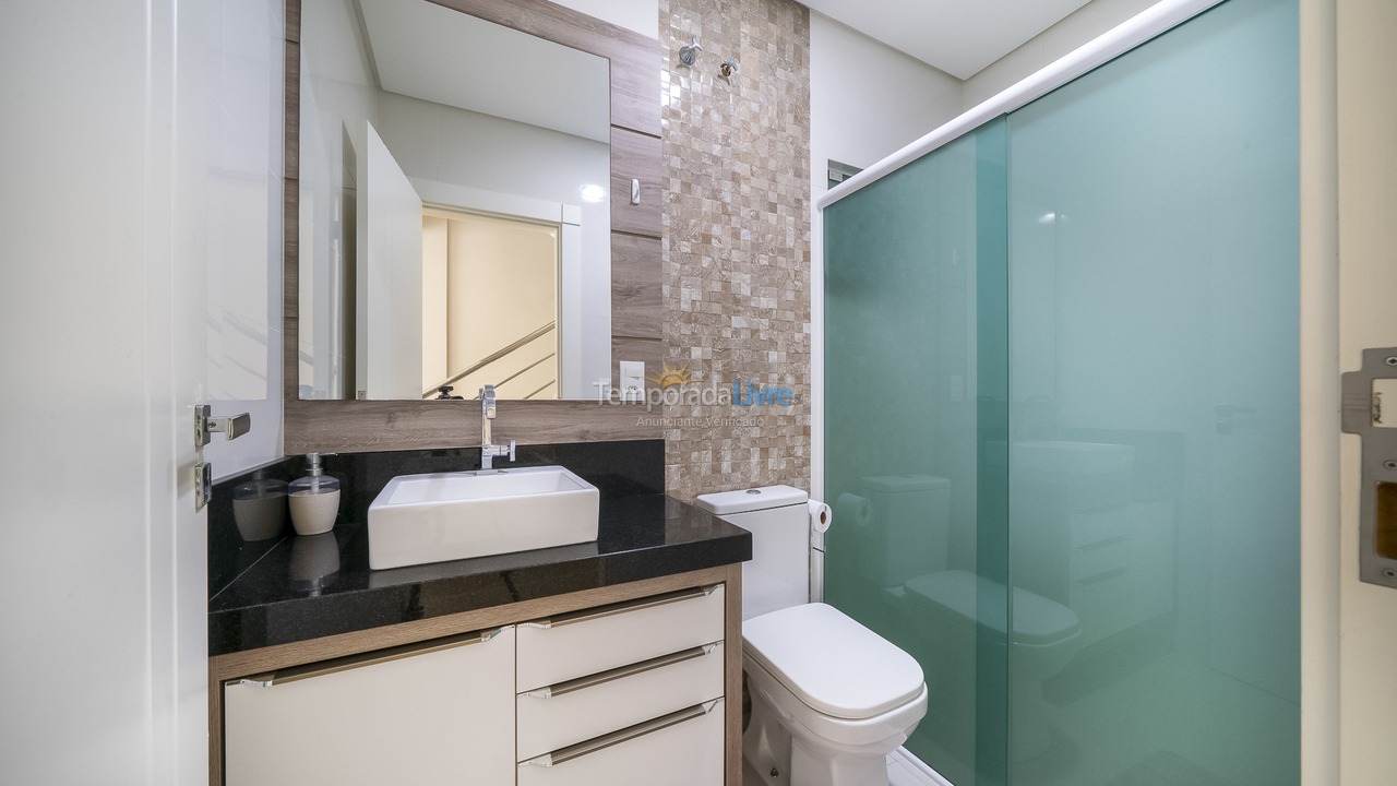 Apartamento para aluguel de temporada em Bombinhas (Canto Grande)