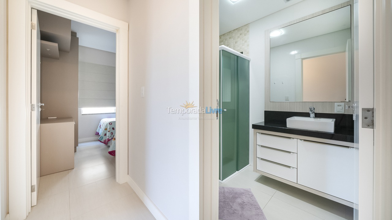 Apartamento para aluguel de temporada em Bombinhas (Canto Grande)