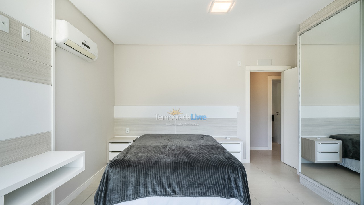 Apartamento para aluguel de temporada em Bombinhas (Canto Grande)