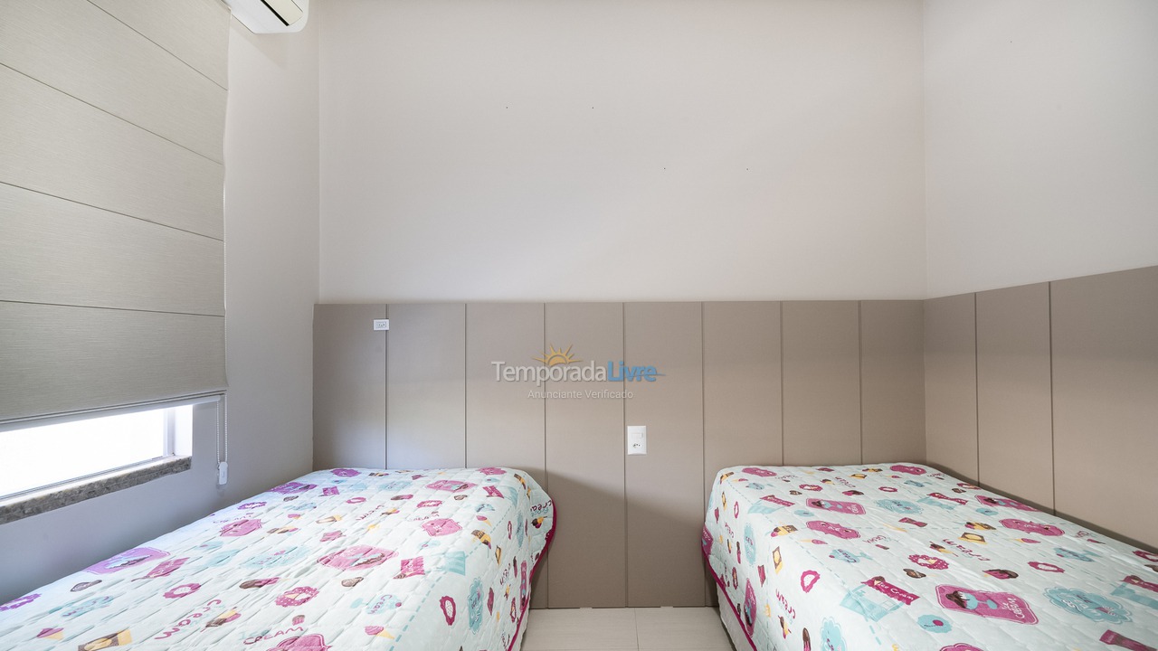 Apartamento para aluguel de temporada em Bombinhas (Canto Grande)