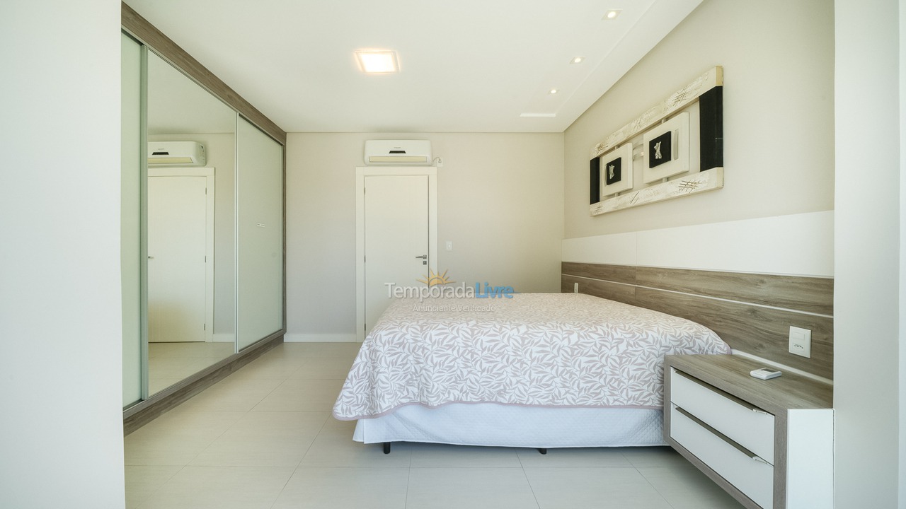 Apartamento para aluguel de temporada em Bombinhas (Canto Grande)