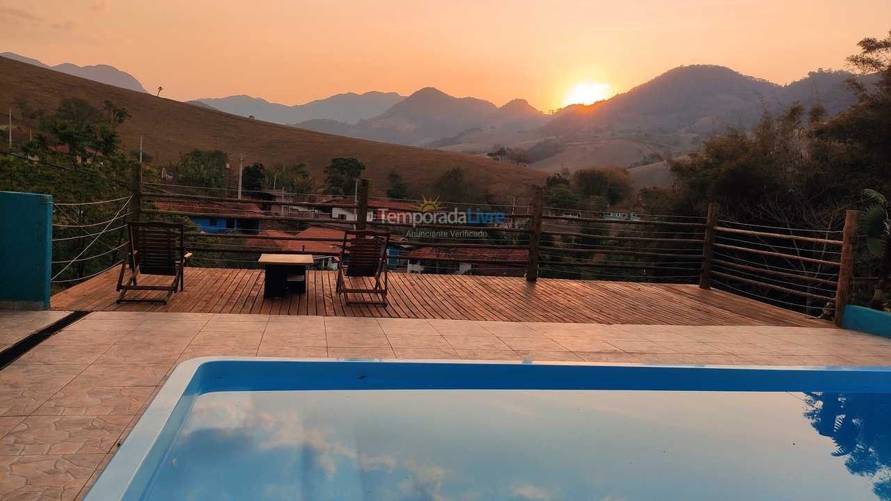 Casa para aluguel de temporada em São Bento do Sapucaí (Bairro do Pinheiro)