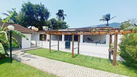 Alugo SUÍTES em Maranduba, à 100 metros da praia