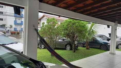 Alugo SUÍTES em Maranduba, à 100 metros da praia