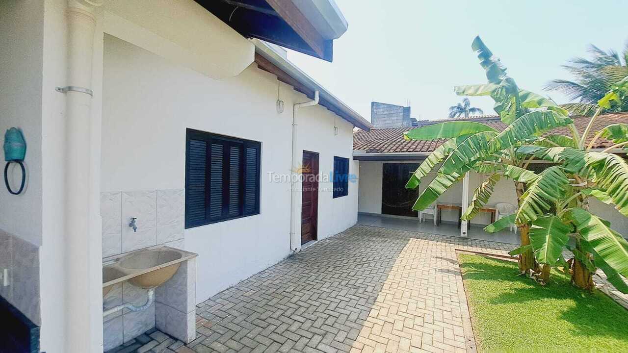 Casa para aluguel de temporada em Ubatuba (Maranduba)