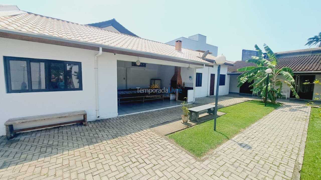 Casa para aluguel de temporada em Ubatuba (Maranduba)
