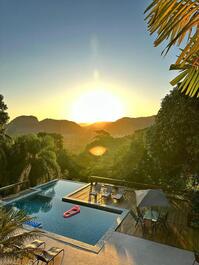 Mansão Retiro do Sol! Nas Montanhas do Itanhangá!