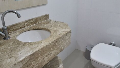 Apartamento 04 dormitórios, vista mar em Bombas