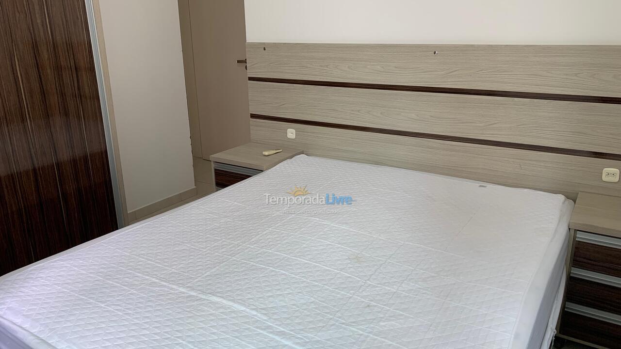 Apartamento para aluguel de temporada em Governador Celso Ramos (Praia de Palmas)