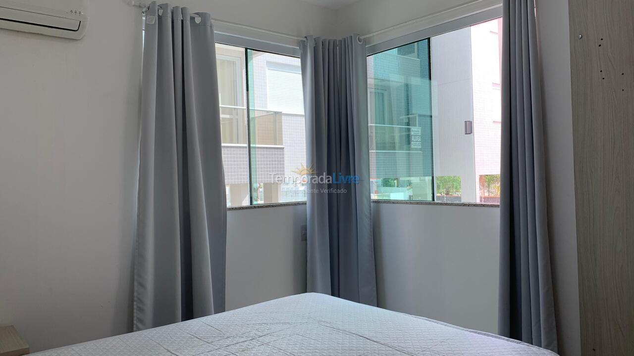 Apartamento para aluguel de temporada em Governador Celso Ramos (Praia de Palmas)