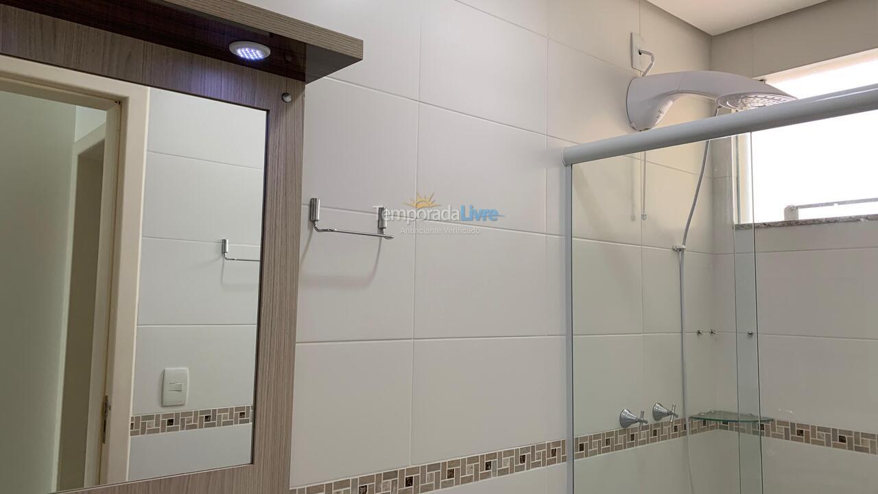 Apartamento para aluguel de temporada em Governador Celso Ramos (Praia de Palmas)