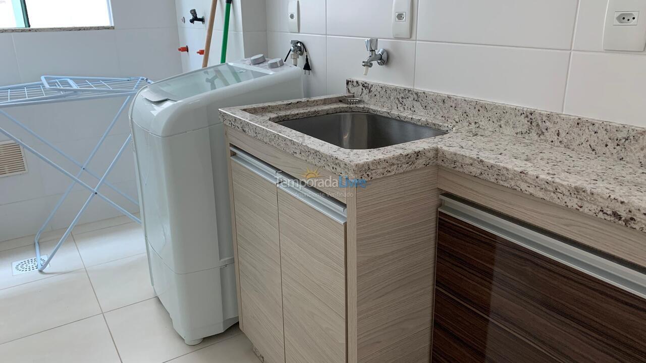 Apartamento para aluguel de temporada em Governador Celso Ramos (Praia de Palmas)