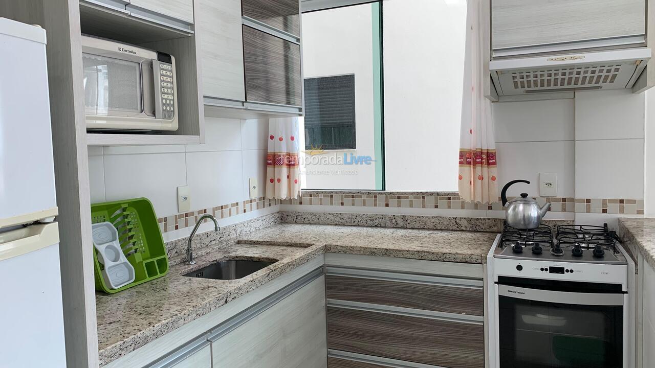 Apartamento para aluguel de temporada em Governador Celso Ramos (Praia de Palmas)