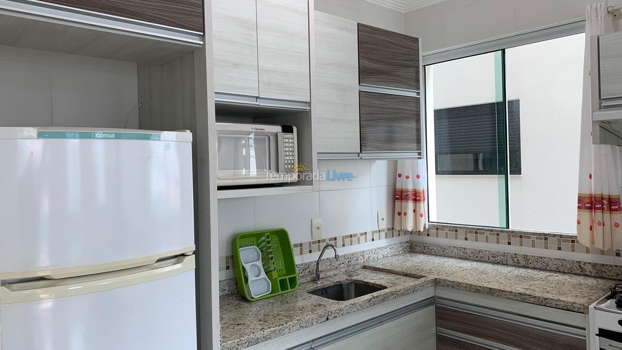 Apartamento para aluguel de temporada em Governador Celso Ramos (Praia de Palmas)