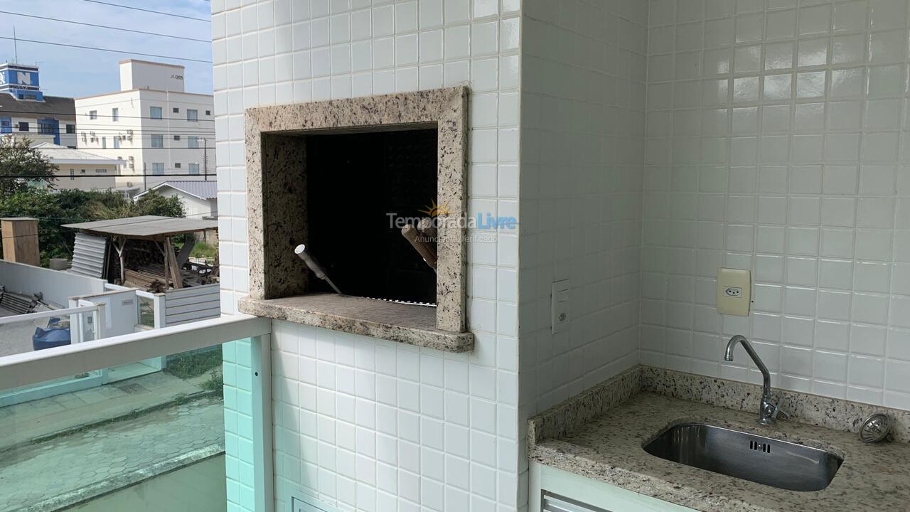 Apartamento para aluguel de temporada em Governador Celso Ramos (Praia de Palmas)