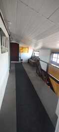Sala de tv/ banheiro e + 3 quartos(2° piso)