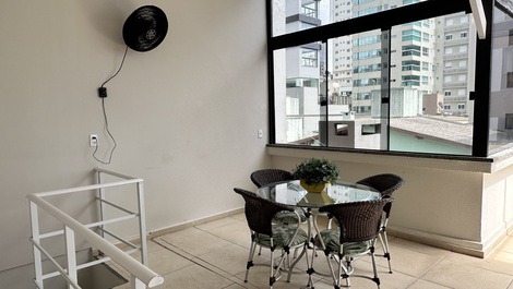 Apartamento Duplex com 3 quartos - 20mt do mar - até 10 pessoas