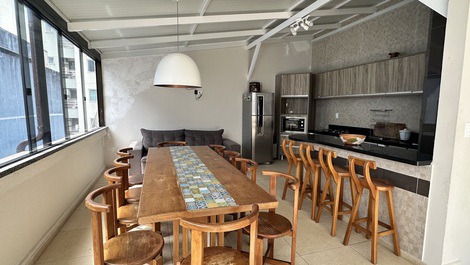 Apartamento Duplex com 3 quartos - 20mt do mar - até 10 pessoas