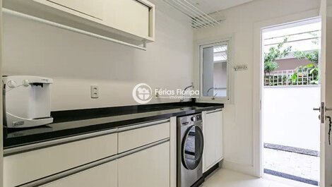 Conforto e Luxo nesta Belíssima Casa em Condomínio Fechado em Floripa