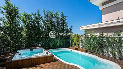 Conforto e Luxo nesta Belíssima Casa em Condomínio Fechado em Floripa