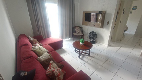 Sala de estar/tv com sacada e smart tv, mais ar condicionado 