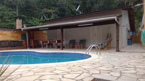 SEASONAL HOUSE IN SÃO SEBASTIÃO WITH SWIMMING POOL
