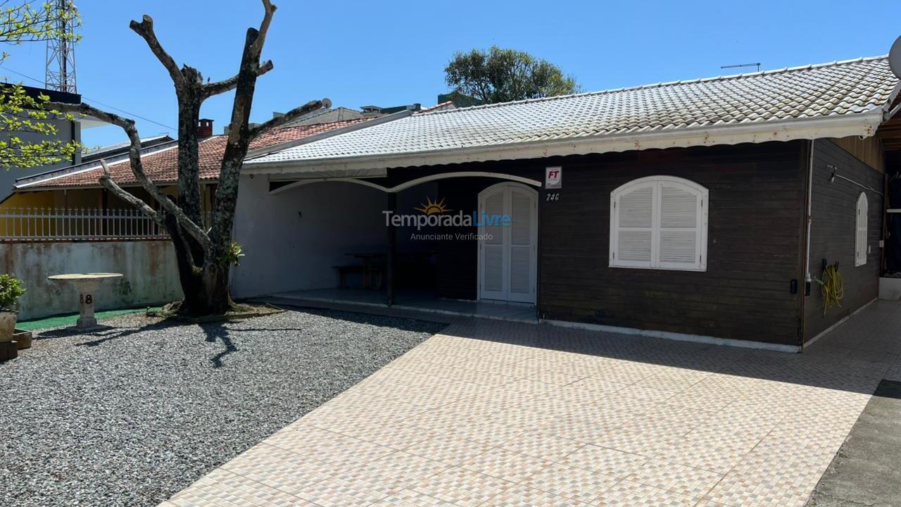 Casa para aluguel de temporada em São Francisco do Sul (Prainha)