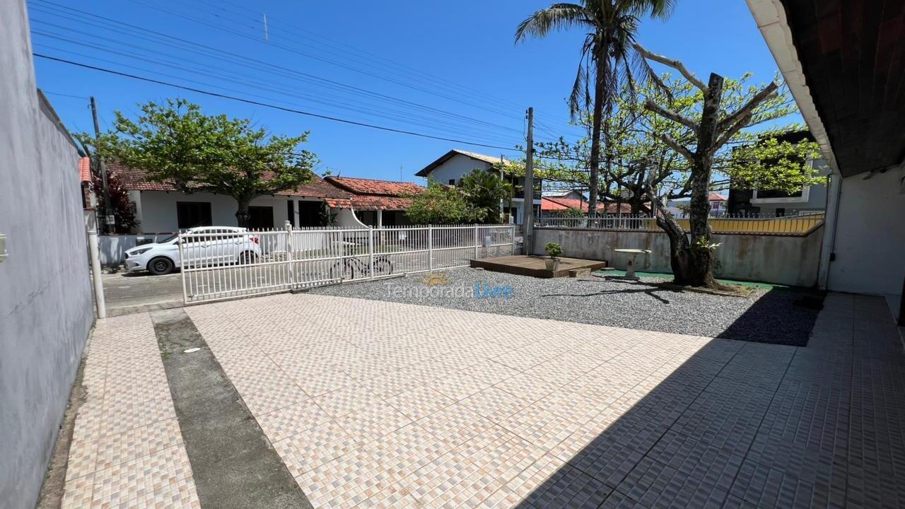 Casa para aluguel de temporada em São Francisco do Sul (Prainha)