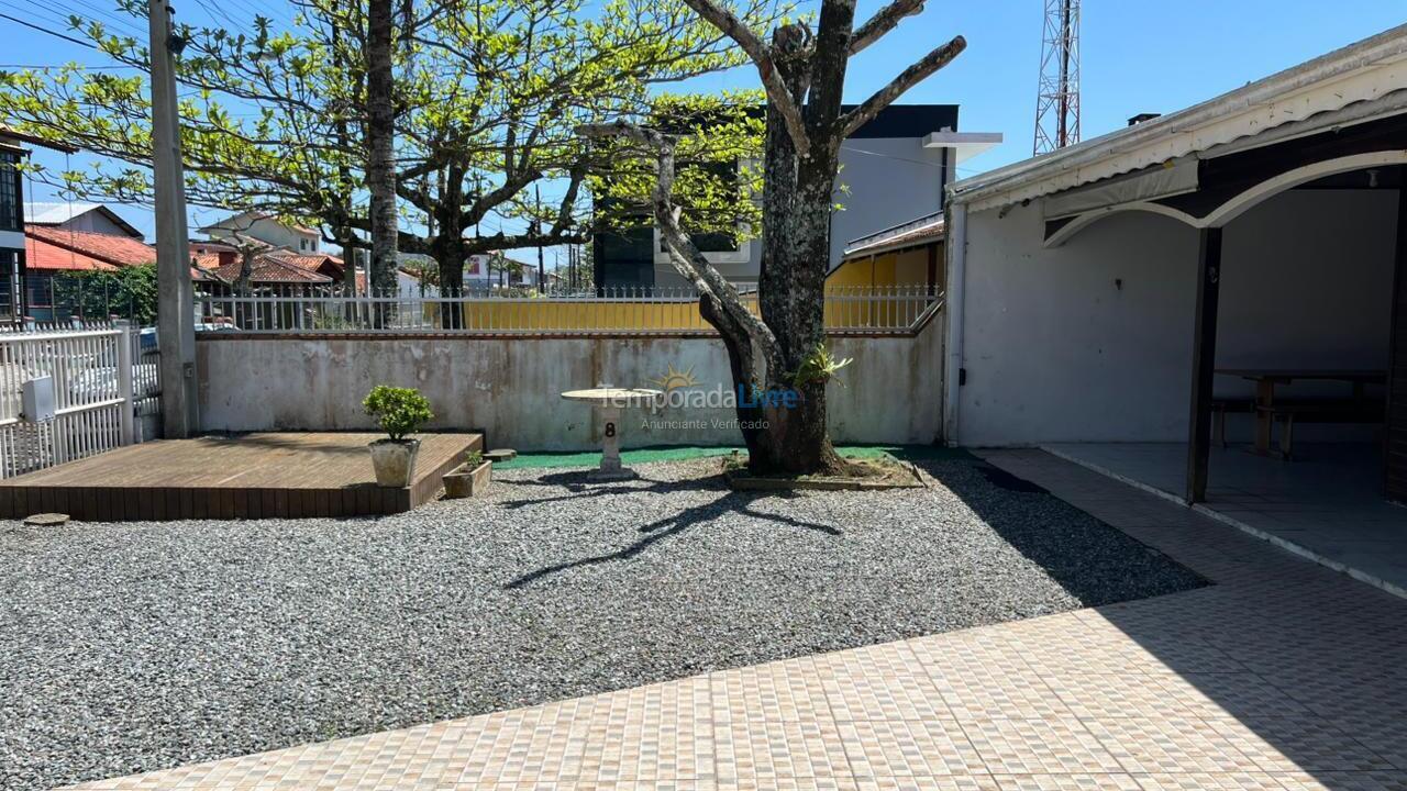 Casa para aluguel de temporada em São Francisco do Sul (Prainha)